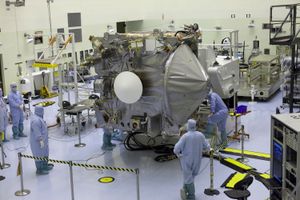 조립 중인 오시리스-렉스