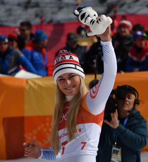 본이 2018년 올림픽 활강 시상식에서 동메달을 획득했다.