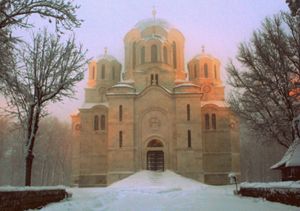 페타르 1세는 오플레나츠를 건립했으며, 이곳은 카라조르제비치 왕조의 묘소이기도 하다.