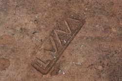 포타이사(현대 투르다, 루마니아)에서 발견된 레기오 V 마케도니카의 각인 벽돌