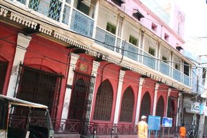 알라마 이크발의 저택인 이크발 만질.