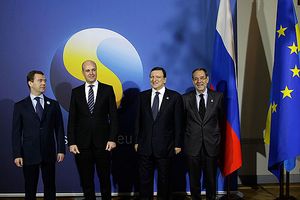 레인펠트, 조제 마누엘 바호주 유럽 연합 집행 위원장, 드미트리 메드베데프 러시아 대통령, 호세프 보렐 유럽 연합 외교·안보 정책 고위 대표와 스톡홀름에서 열린 EU-러시아 정상 회담(2009년 11월 18일).