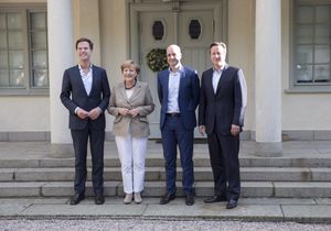 레인펠트, 마르크 뤼터 네덜란드 총리, 앙겔라 메르켈 독일 총리, 데이비드 캐머런 영국 총리와 하르프순드 회담(2014년 6월 9일).