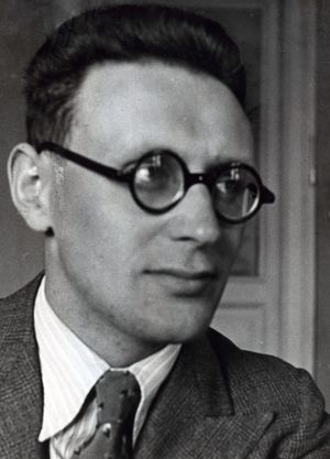 미하일 보트빈닉은 FIDE 관할 하에서 첫 번째 세계 챔피언이었다.