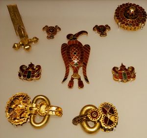 아파히다의 두 번째 군주 무덤에서 발굴된 조각들