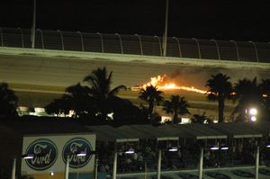 몬토야가 2006 Ford 400 시즌 최종전에서 라이언 뉴먼에게 뒤에서 받힌 후