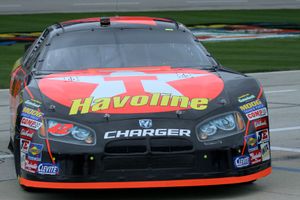 몬토야가 두 번째 커리어 10위권 안에 진입한 2007 Samsung 500 연습 주행 중