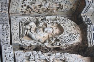 춤추는 가네샤 조각상, 호이살라 사원