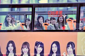 「용왕직전」발매 기념 래핑 2층 버스에 탑승한 멤버 (2019년 1월 4일 촬영)