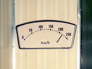 객실 내 아날로그 속도 표시기