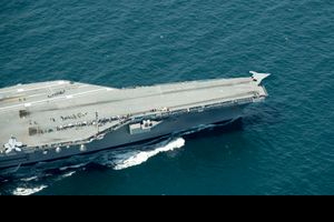 2013년 5월 14일 조지 H.W. 부시에서 발사되는 X-47B