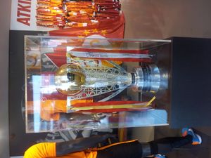 2014–15 시즌부터 2023–24 시즌까지 사용된 쉬페르리그 우승 트로피 (2022–23 시즌의 100주년 기념 버전 제외)