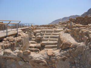 부서진 저수조. (L48/49)