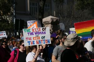 2017년 여성 행진 시위대. 제3세대 여성주의는 다양한 정체성을 가진 여성들의 참여를 중시한다.