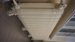 1904년 폴란드 그단스크 공과대학교 학생 실험실의 주철 컨벡터 라디에이터