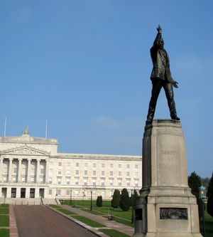 스토몬트 의사당(Parliament Buildings, Stormont) 앞의 에드워드 카슨 경 동상