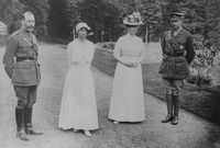 Tramecourt}}에서 벨기에 국왕 알베르 1세, 엘리자베스 왕비와 함께