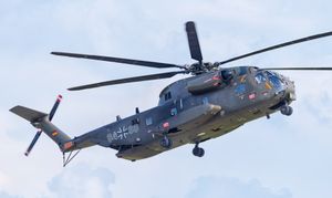 2016년 ILA 베를린 에어쇼에서 비행하는 CH-53G