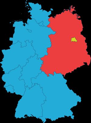 1990년까지 동독과 서독의 분단을 보여주는 지도. 서베를린은 노란색으로 표시되어 있다.