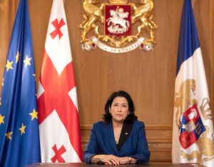 살로메 주라비슈빌리가 4.9 비극 기념일에 국민에게 연설하고 있다.