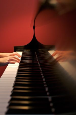 양손을 사용한 동기화된 손가락 움직임은 피아노 연주에 필수적입니다.