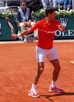 아식스 테니스화를 착용한 노바크 조코비치.