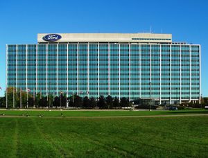포드 월드 본사(Ford World Headquarters)는 디어본에 위치하며 글래스 하우스라고도 알려져 있다.
