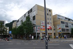 툰의 저층 아파트