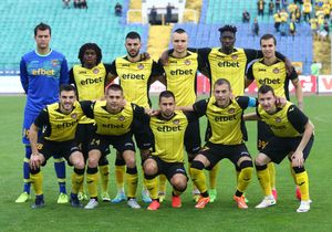 2017 불가리아 컵 결승전에서 루도고레츠를 상대로 경기하기 전의 보테프 플로브디프