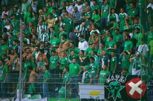 2010년 레드 불 잘츠부르크와의 원정 경기에서 오모니아 니코시아 서포터