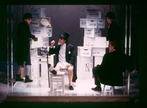 피셸슨의 맨해튼 앙상블 극장에서의 "성" 공연, 2002년 1월, 왼쪽부터: 그랜트 바자스, 레이너 셰인, 짐 파슨스, 윌리엄 애서턴