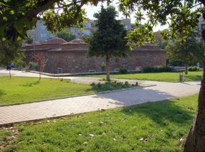 마니사에 있는 16세기 호스피스와 정신 병원. 아이셰 하프사 술탄이 건립함.