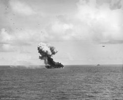 USS 수와니가 1944년 10월 26일에 공격받았다.