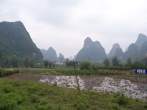 중국 구이린에서 보이는 타워 카르스트 지형.