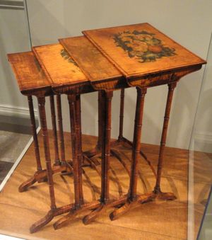 포개지는 테이블