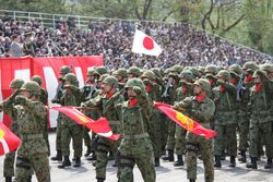 제1사단 창설 51주년 및 네리마 주둔지 창설 62주년 기념 행사 열병 (2013년 4월 14일)