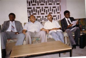 치세케디와 UDPS 창립 멤버들 (왼쪽부터): 프레데릭 키바사 말리바, 치세케디, 빈센트 음바키엠, 마르셀 리아우