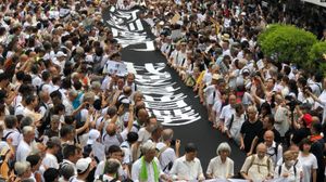 2019년 7월 17일, 젊은이들의 범죄인 인도 법안 반대 시위를 지지하기 위해 행진하는 노인들