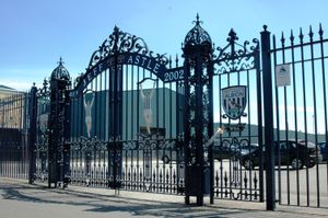 더 호손스에 있는 제프 애슬 게이트