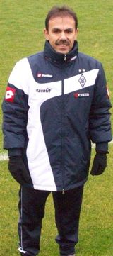 전 아우크스부르크 감독 요스 루후카이, 보루시아 묀헨글라트바흐에 있을 때의 모습