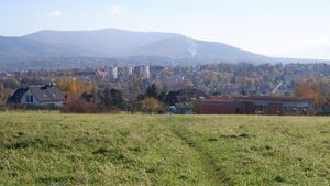 트르지 리프키 언덕에서 실롱스키 베스키드 산맥 방향으로 보이는 전망