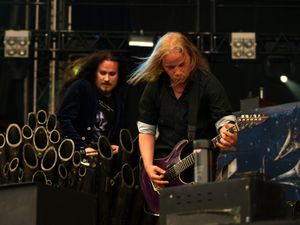 투오마스 홀로파이넨(왼쪽)과 엠푸 부오리넨(오른쪽), 밴드의 창립 멤버 중 2명.