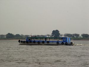 포르모사와 파라과이 알베르디 사이의 강 교통.