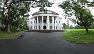 1818년에 설립된 세람푸어 대학교는 인도에서 가장 오래된 교육 기관 중 하나이다