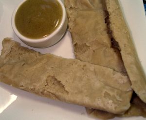 페사하 아팜은 케랄라의 성 토마스 기독교인들이 유월절 밤에 먹는 무교병이다.