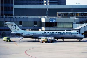 1976년 프랑크푸르트 공항에 착륙한 Inex-Adria Douglas DC-9-33