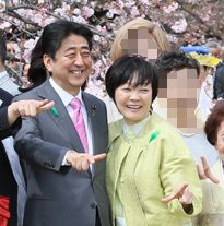 2017년 4월 15일, 신주쿠 교엔에서 남편인 아베 신조 총리와