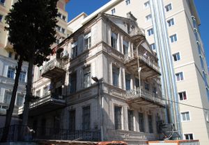 아르트빈 시내의 오래된 건물.