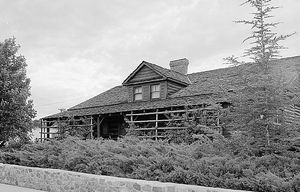 최초의 자치구 청사와 주지사 관저, 1864년 건설, 현재는 샬롯 홀 박물관