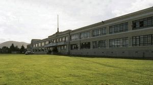 아르 데코(Art deco) 양식의 인버네스 고등학교(Inverness High School) 건물